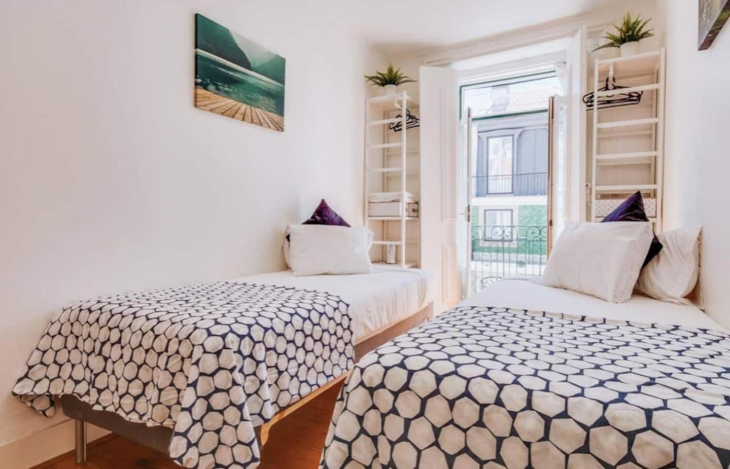 3 Bedroom Apartment In Baixa With River View Lisbon Bagian luar foto
