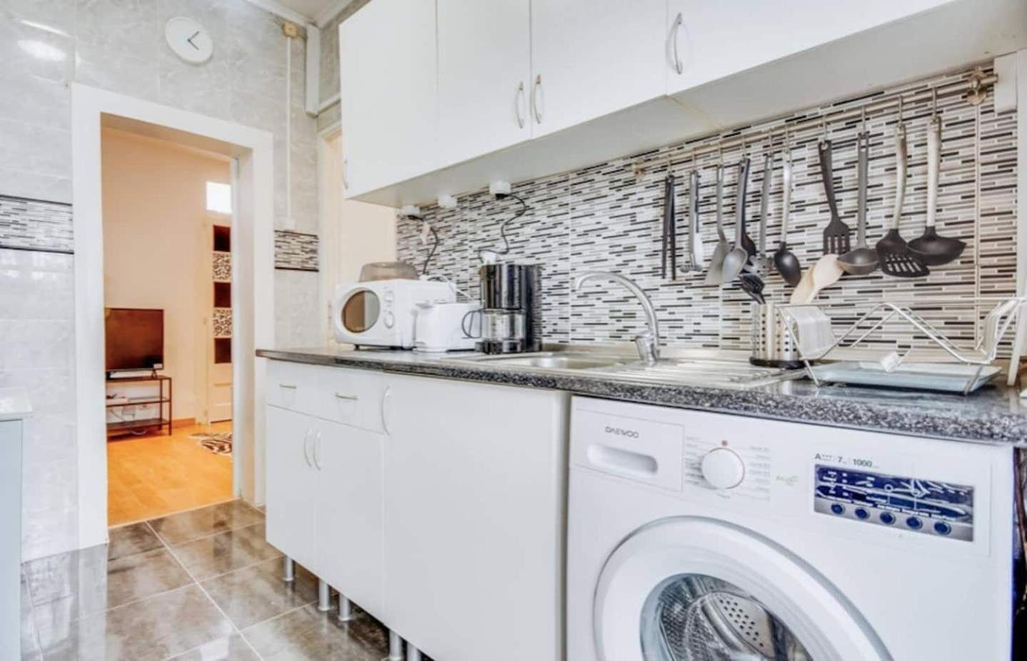 3 Bedroom Apartment In Baixa With River View Lisbon Bagian luar foto
