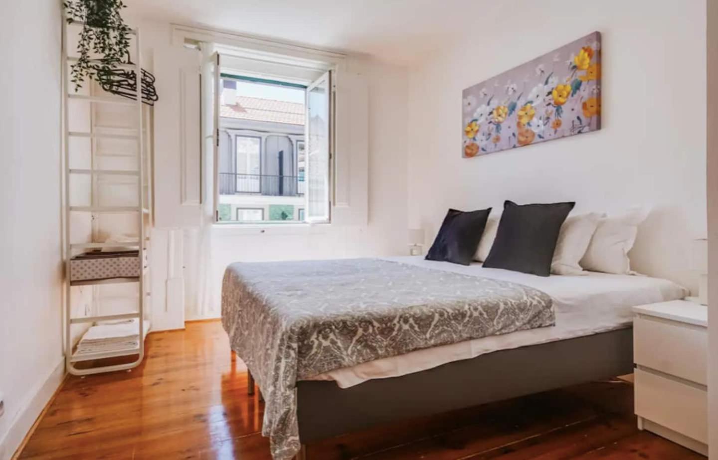 3 Bedroom Apartment In Baixa With River View Lisbon Bagian luar foto